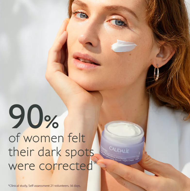 CAUDALIE Crema Noche Glicólica Antimanchas Vinoperfect  Tipo de piel : Todo tipo de pieles Necesita : Antimanchas Ingredientes clave : Enzima de papaya, Viniferina, Ácido Glicólico Textura : Crema Use : Noche ¿Qué es? La Crema Noche Glicólica Antimanchas Vinoperfect corrige las manchas y actúa como un peeling suave durante la noche para lucir una piel fresca y luminosa al despertar. Noche tras noche, las manchas oscuras se reducen visiblemente, la textura de la piel se alisa y el cutis se unifica. CAUDALIE Crema Noche Glicólica Antimanchas Vinoperfect  Tipo de piel : Todo tipo de pieles Necesita : Antimanchas Ingredientes clave : Enzima de papaya, Viniferina, Ácido Glicólico Textura : Crema Use : Noche ¿Qué es? La Crema Noche Glicólica Antimanchas Vinoperfect corrige las manchas y actúa como un peeling suave durante la noche para lucir una piel fresca y luminosa al despertar. Noche tras noche, las manchas oscuras se reducen visiblemente, la textura de la piel se alisa y el cutis se unifica.