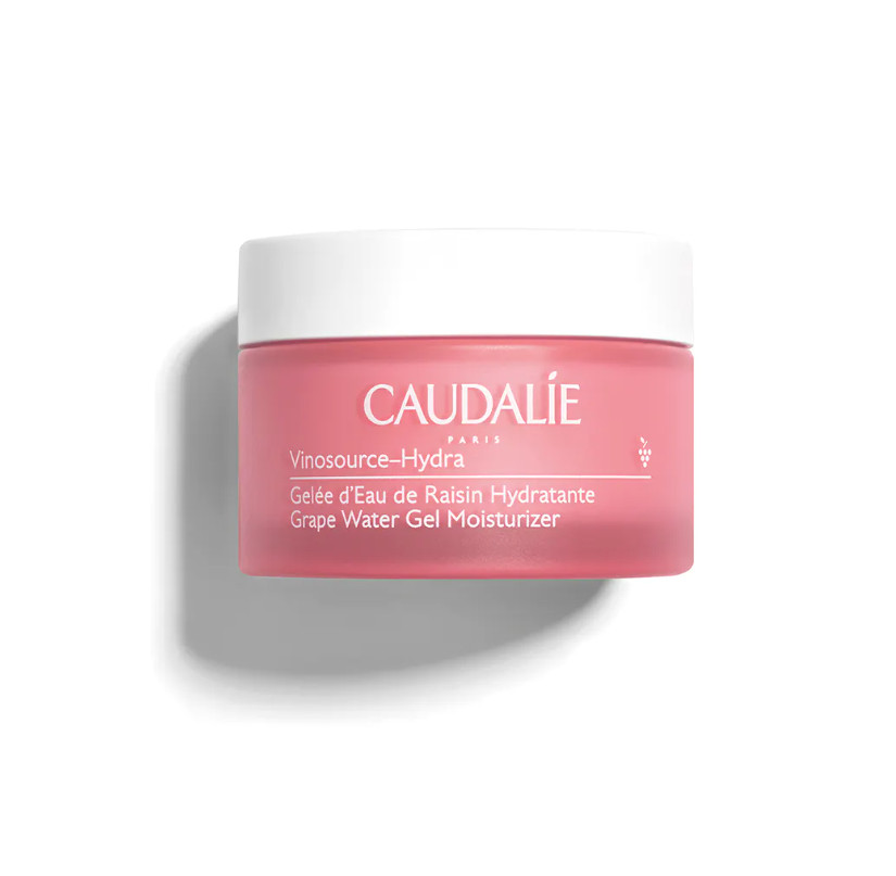 CAUDALIE Gelcream de Agua de Uva Hidratante Vinosource-Hydra Tipo de piel : Pieles normales a mixtas Necesita : Hidratación & Pieles sensibles Ingredientes clave : Extracto de aloe vera, Agua de uva bio Textura : Gelatina Use : Por la manana y por la noche, despues del sérum ¿Qué es? Auténtico parche de hidratación natural, el Gelcream de Agua de Uva Vinosource-Hydra hidrata intensamente y refuerza la barrera cutánea. Formulada sin siliconas, su textura de gelcream ultrafresca se funde en la piel sin dejar acabado graso. Instantáneamente, la piel está más flexible, como si estuviera rellena de agua, y el cutis está más fresco.