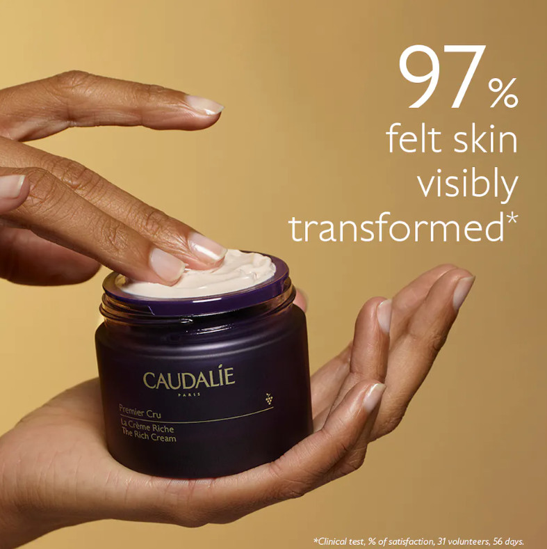 CAUDALIE La Crema Riche Premier Cru  Tipo de piel : Piel seca Necesita : Antiedad Global Ingredientes clave : Ácido hialurónico, Viniferina, TET8™ Patented Technology (Caudalie x Harvard Medical School) Textura : Crema rica Use : Por la manana y por la noche, despues del sérum ¿Qué es? Tratamiento antiedad excepcional, La Crema Riche Premier Cru se refuerza con la tecnología patentada TET8™ para corregir los 8 marcadores de la edad: Arrugas marcadas, líneas de expresión, firmeza, volumen, elasticidad, manchas, hidratación, luminosidad. Su textura rica, enriquecida con bioceramidas relipidantes, proporciona confort e hidratación a las pieles más secas y sensibles. Disponible en formato con recarga.