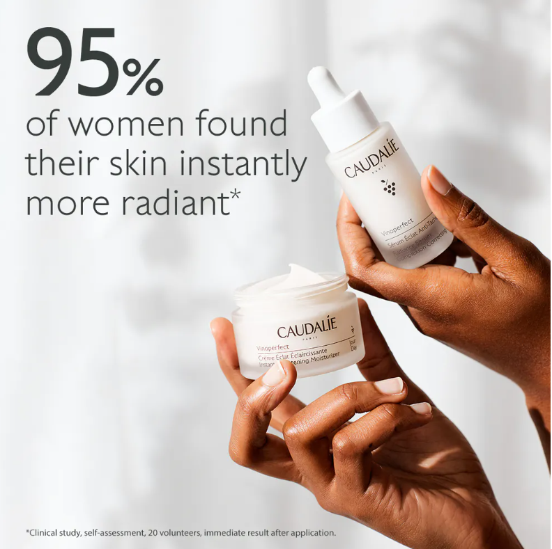 CAUDALIE Crema Resplandor Antimanchas Vinoperfect  Tipo de piel : Todo tipo de pieles Necesita : Antimanchas Ingredientes clave : Viniferina, Nacinamidas Textura : Gel-crema Use : Por la manana y por la noche, despues del sérum ¿Qué es? Inspirada en el Sérum Vinoperfect, el antimanchas N°1 en Francia*, la Crema Resplandor Antimanchas Vinoperfect está pensada para todas las mujeres que desean prevenir o atenuar sus manchas pigmentarias, cualquiera que sea su causa: sol, acné, edad, embarazo. *IQVIA - PharmaOne - mercado de los productos despigmentantes (clase 82B4) en farmacias y parafarmacias en España - TAM octubre 2020 - en valor.