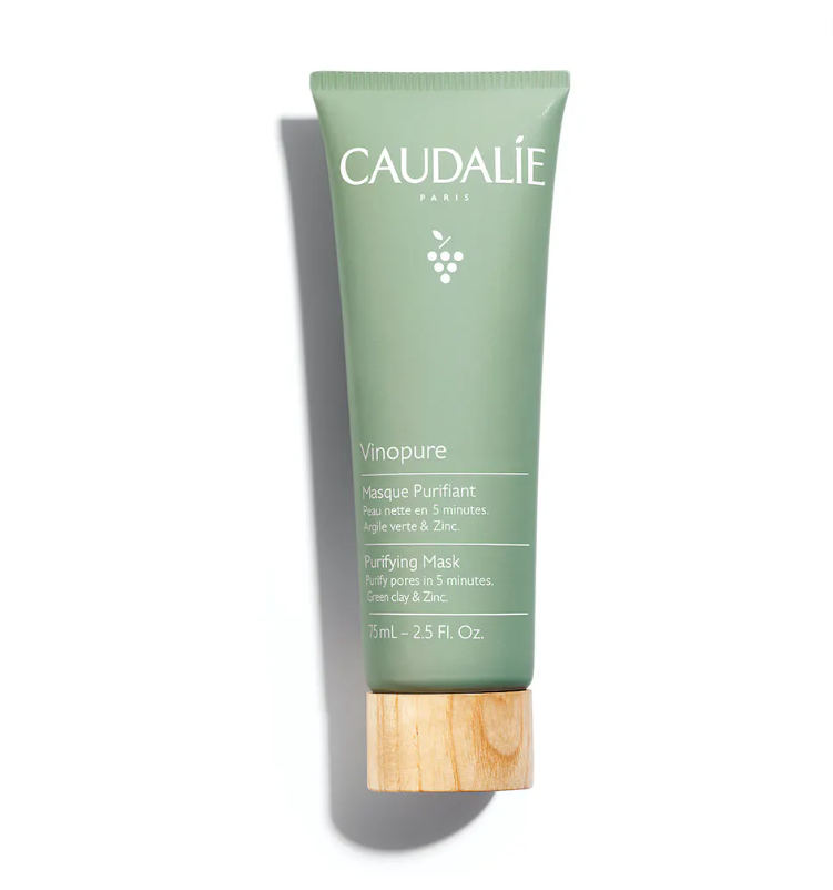 CAUDALIE Mascarilla Purificante Vinopure Tipo de piel : Pieles con tendencia acneica Necesita : Imperfecciones, poros dilatados, puntos negros, piel grasa Ingredientes clave : Arcilla verde, Zinc Textura : Mascarilla de arcilla Use : Una vez por semana, dejarla aplicada entre 5 y 10 minutos. Ideal para la zona T ¿Qué es? La Mascarilla Purificante Vinopure reduce las imperfecciones, los poros dilatados, los puntos negros y los brillos, y deja la piel matificada y nítida.