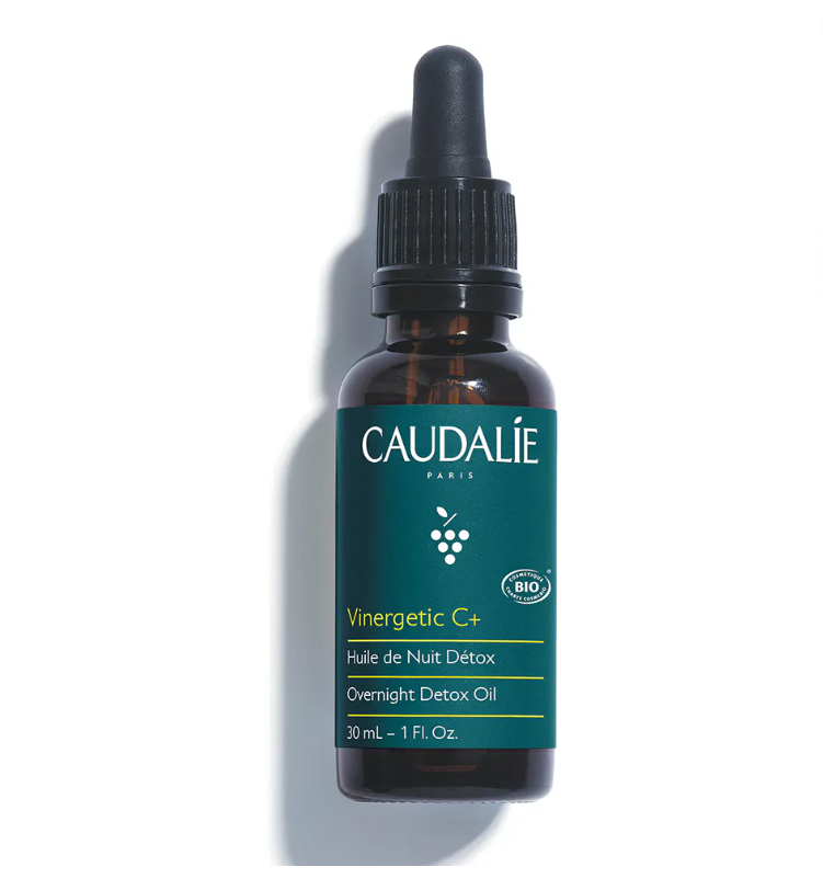 CAUDALIE Aceite de Noche Detox Vinergetic C+ Tipo de piel : Todo tipo de pieles Necesita : anti-aging-dullness-environmental-aggressions Ingredientes clave : Aceite de pepitas de uva, Aceite de almendra dulce, Aceite esencial de neroli Textura : Aceite seco Use : Por la noche, solo o antes de tu crema ¿Qué es? El Aceite de Noche Detox ayuda a regenerar las pieles estresadas para lucir un cutis fresco al despertar. Contiene 5 aceites preciosos: aceite de pepitas de uva rico en Omega 6, aceite de rosa mosqueta, aceite de almendra dulce, aceites esenciales de neroli y de lavanda.