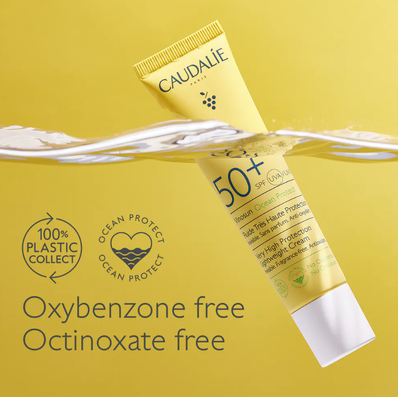 CAUDALIE Fluido de Muy Alta Protección SPF50+ Vinosun Protect Tipo de piel : Todo tipo de pieles Necesita : Protector solar Ingredientes clave : Pícea, Polifenoles, Vitamina E Textura : Fluido Use : Por la mañana, a diario ¿Qué es? Caudalie presenta el primer producto de su revolución solar. Nuestro Fluido de Muy Alta Protección SPF50+ Vinosun Protect protege eficazmente el rostro y el cuello de los rayos UVA/UVB al tiempo que ofrece una acción antioxidante para las pieles más sensibles. Gracias a su textura invisible, ultraligera y sin perfume, protegerá tu piel de manera "clean" e invisible todos los días.