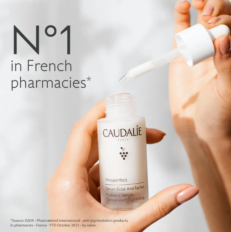 CAUDALIE Sérum Resplandor Antimanchas Vinoperfect  Tipo de piel : Todo tipo de pieles Necesita : Antimanchas Ingredientes clave : Escualeno de oliva, Viniferina Textura : Sérum Use : Mañana y noche, antes de tu crema ¿Qué es? A la vez eficaz y muy respetuoso con la piel, el Sérum Resplandor Antimanchas corrige las manchas, previene su aparición y proporciona luminosidad al cutis. Actúa sobre todo tipo de manchas (solares, acné, melasma, edad) y es adecuado para todo tipo de pieles, incluso las más sensibles.