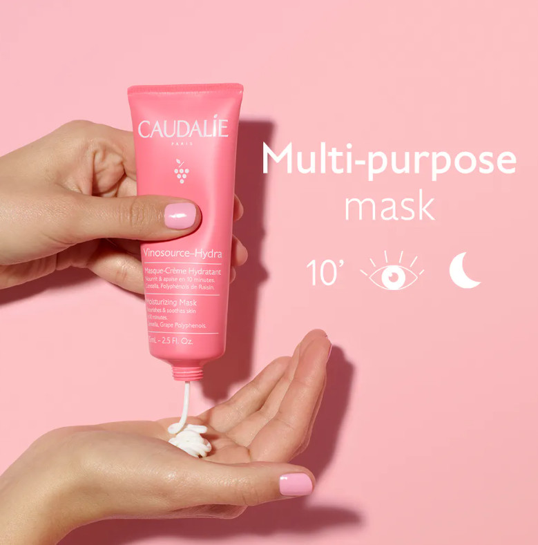 CAUDALIE Mascarilla-Crema Hidratante Vinosource-Hydra  Tipo de piel : Todo tipo de pieles Necesita : Hidratación & Pieles sensibles Ingredientes clave : Agua de uva bio, Polifenoles, Centella asiática bio Textura : Mascarilla Use : dos veces a la semana ¿Qué es? La Mascarilla-Crema Hidratante ofrece un auténtico baño de hidratación a tu piel. Nutre intensamente y calma las pieles secas, incluso las más sensibles. Después de la aplicación, la piel está más suave, más flexible y protegida contra la deshidratación de manera duradera.