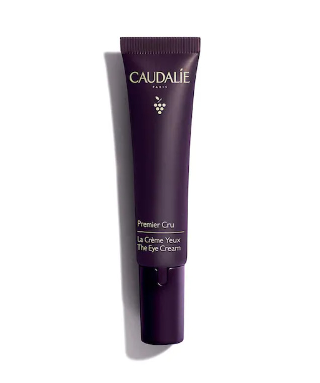 CAUDALIE El Contorno de Ojos Premier Cru Tipo de piel : Todo tipo de pieles Necesita : Antiedad Global Ingredientes clave : Viniferina, Mezcla de nácares, TET8™ Patented Technology (Caudalie x Harvard Medical School) Textura : Crema Use : Mañana y tarde, todos los días ¿Qué es? Reforzado con la tecnología TET8™, El Contorno de Ojos Premier Cru ilumina la mirada y corrige los 8 marcadores de la edad: Patas de gallo, bolsas, arrugas de los labios, líneas de expresión, ojeras, nutrición, hidratación, luminosidad. Su cánula masajeadora descongestiona, alisa y reduce las bolsas para rejuvenecer visiblemente la mirada.