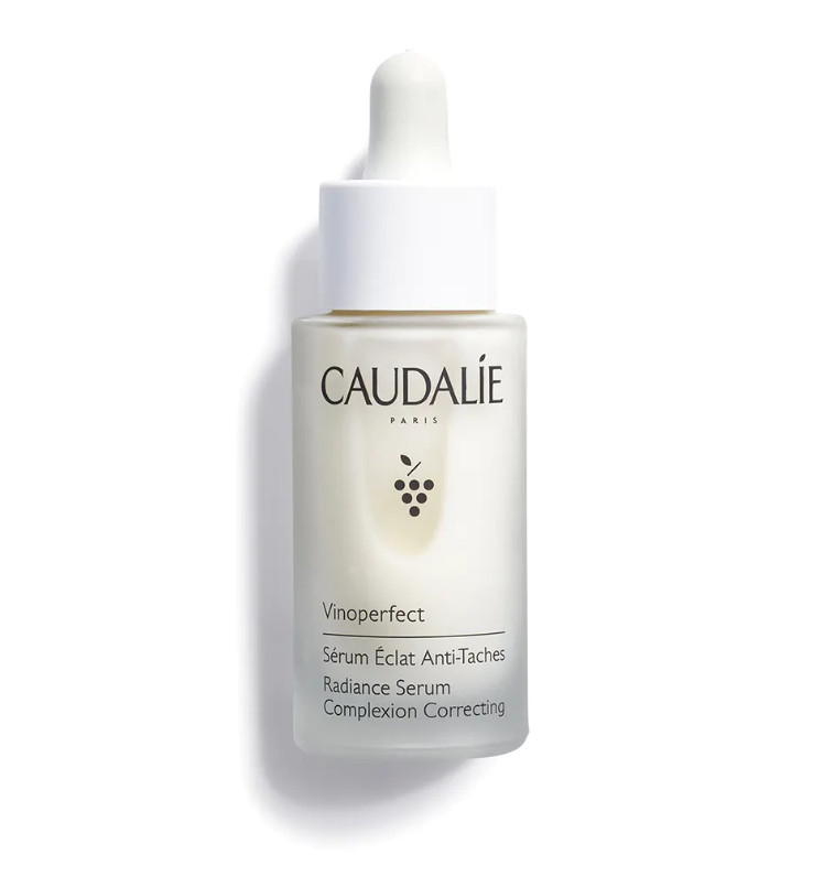 Tipo de piel : Todo tipo de pieles Necesita : Antimanchas Ingredientes clave : Escualeno de oliva, Viniferina Textura : Sérum Use : Mañana y noche, antes de tu crema ¿Qué es? A la vez eficaz y muy respetuoso con la piel, el Sérum Resplandor Antimanchas corrige las manchas, previene su aparición y proporciona luminosidad al cutis. Actúa sobre todo tipo de manchas (solares, acné, melasma, edad) y es adecuado para todo tipo de pieles, incluso las más sensibles.