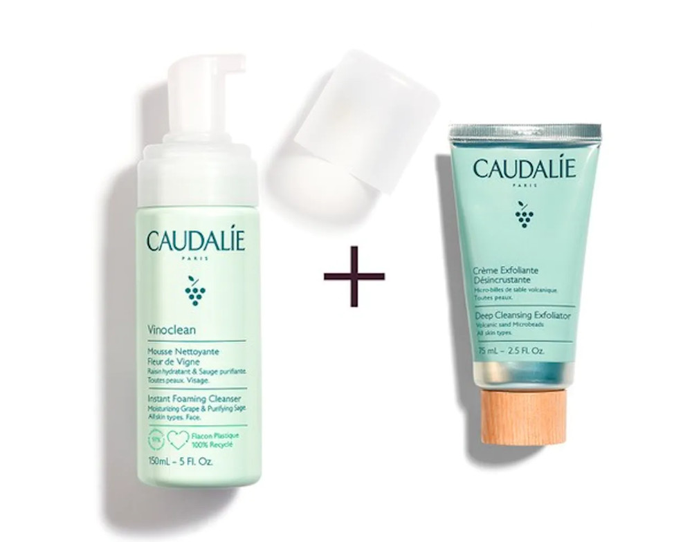 CAUDALIE El Ritual Peeling Suave Vinoclean Tipo de piel : Todo tipo de pieles Necesita : Exfoliante Ingredientes clave : Uvas , Agua de uva bio Use : 1 o 2 veces por semana ¿Qué es? La MIXOLOGÍA de CAUDALIE Mezcla la Espuma Limpiadora Fleur de Vigne con la Crema Exfoliante Desincrustante para disfrutar de una exfoliación suave y sensorial. Este dúo contiene: Espuma Limpiadora Esta espuma untuosa y ligera limpia y purifica con suavidad todo tipo de pieles. Crema Exfoliante Desincrustante La Crema Exfoliante Desincrustante purifica y afina la textura de la piel sin resecarla gracias a sus microgránulos de arena volcánica asociados al agua de uva hidratante y calmante. Consejos de aplicación : 1. Aplicar 2 presiones de Espuma Desmaquillante en la palma de la mano. 1. Calentar 2 presiones de Aceite Desmaquillante en las palmas de las manos. Mezclar 2. Aplicar sobre la piel húmeda del rostro y el cuello manteniendo los ojos cerrados y masajear con movimientos circulares. 4. Aclarar abundantemente y secar