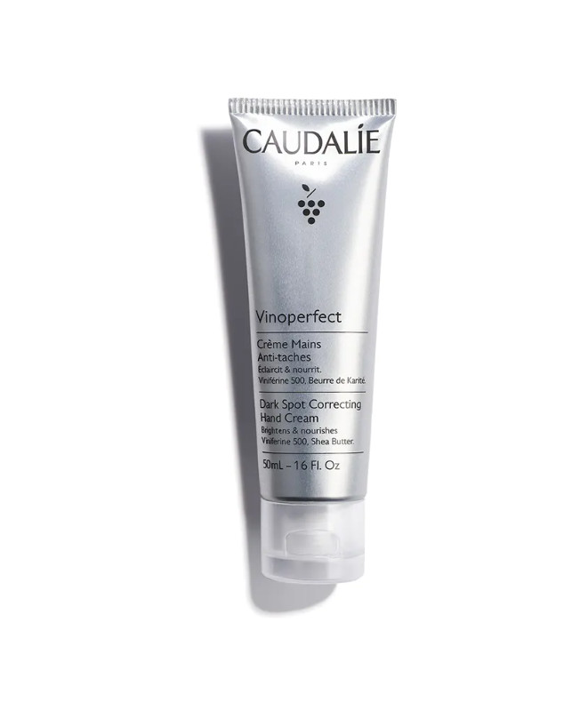 CAUDALIE Crema Antimanchas para Manos Vinoperfect Tipo de piel : Manos Necesita : Antimanchas Ingredientes clave : Peonía blanca, Aceite de aguacate, Viniferina Textura : Crema Use : Día y noche ¿Qué es? Creada específicamente para las manos, la Crema Antimanchas para Manos Vinoperfect difumina visiblemente las manchas oscuras, previene su aparición y nutre las manos sin dejar un acabado graso. Su textura de crema a la vez fina y untuosa envuelve la piel en una sensación de confort total.