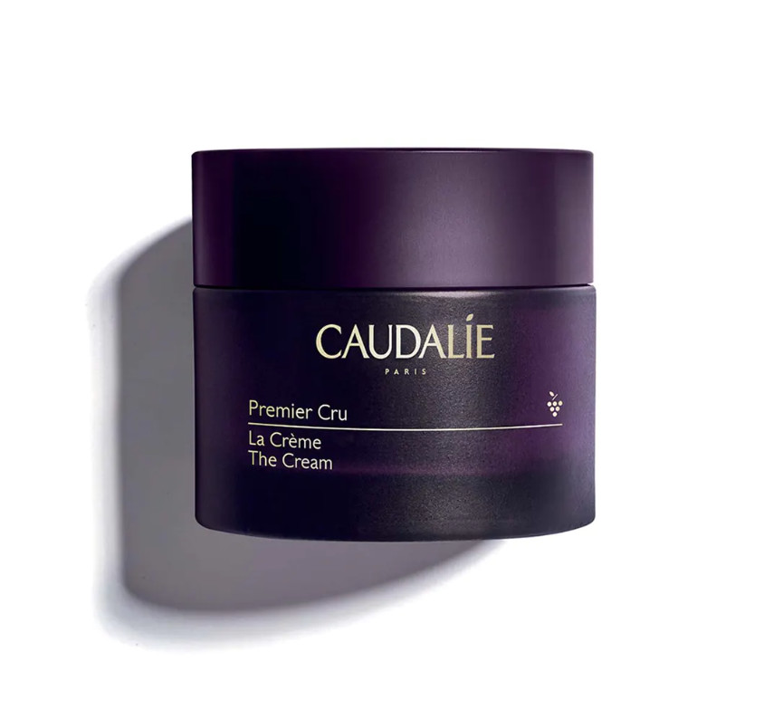 CAULADIE La Crema Premier Cru Tipo de piel : Todo tipo de pieles Necesita : Antiedad Global Ingredientes clave : Ácido hialurónico, Viniferina, TET8™ Patented Technology (Caudalie x Harvard Medical School) Textura : Crema Use : Por la manana y por la noche, despues del sérum ¿Qué es? Tratamiento antiedad excepcional, La Crème Premier Cru se refuerza con la tecnología patentada TET8™ para corregir los 8 marcadores de la edad: arrugas marcadas, líneas de expresión, firmeza, volumen, elasticidad, manchas, hidratación, luminosidad. Disponible en formato con recarga.