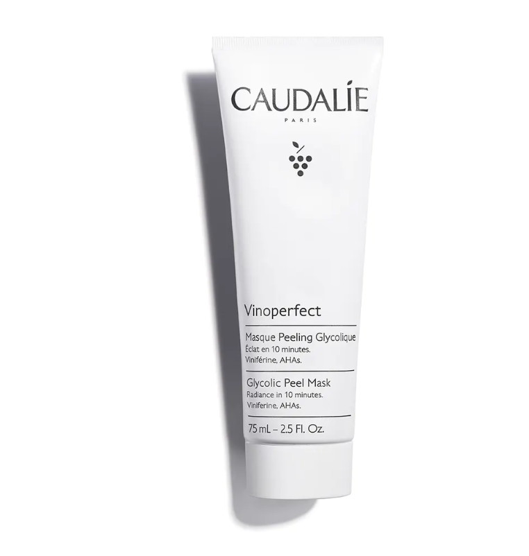 CAULADIE Mascarilla Peeling Glicólico Vinoperfect Tipo de piel : Todo tipo de pieles Necesita : Resplandor, Antimanchas Ingredientes clave : Viniferina, Ácido Glicólico, AHAs Textura : Mascarilla Use : dos veces a la semana ¿Qué es? La Mascarilla Peeling Glicólico Vinoperfect está pensada para todas las mujeres que desean lucir una piel radiante. En un solo gesto, elimina las células muertas, afina la textura de la piel y unifica el cutis para proporcionar un resplandor intenso en tan solo 10 minutos. No es adecuada para las pieles sensibles.