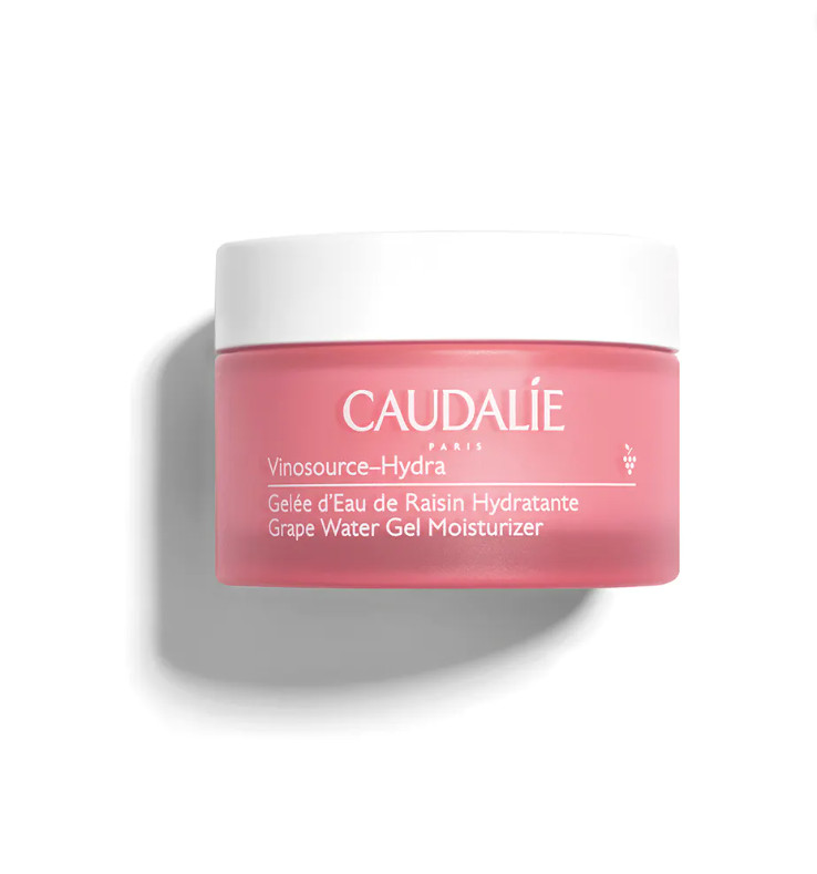 CAULADIE Gelcream de Agua de Uva Hidratante Vinosource-Hydra Tipo de piel : Pieles normales a mixtas Necesita : Hidratación & Pieles sensibles Ingredientes clave : Extracto de aloe vera, Agua de uva bio Textura : Gelatina Use : Por la manana y por la noche, despues del sérum ¿Qué es? Auténtico parche de hidratación natural, el Gelcream de Agua de Uva Vinosource-Hydra hidrata intensamente y refuerza la barrera cutánea. Formulada sin siliconas, su textura de gelcream ultrafresca se funde en la piel sin dejar acabado graso. Instantáneamente, la piel está más flexible, como si estuviera rellena de agua, y el cutis está más fresco.