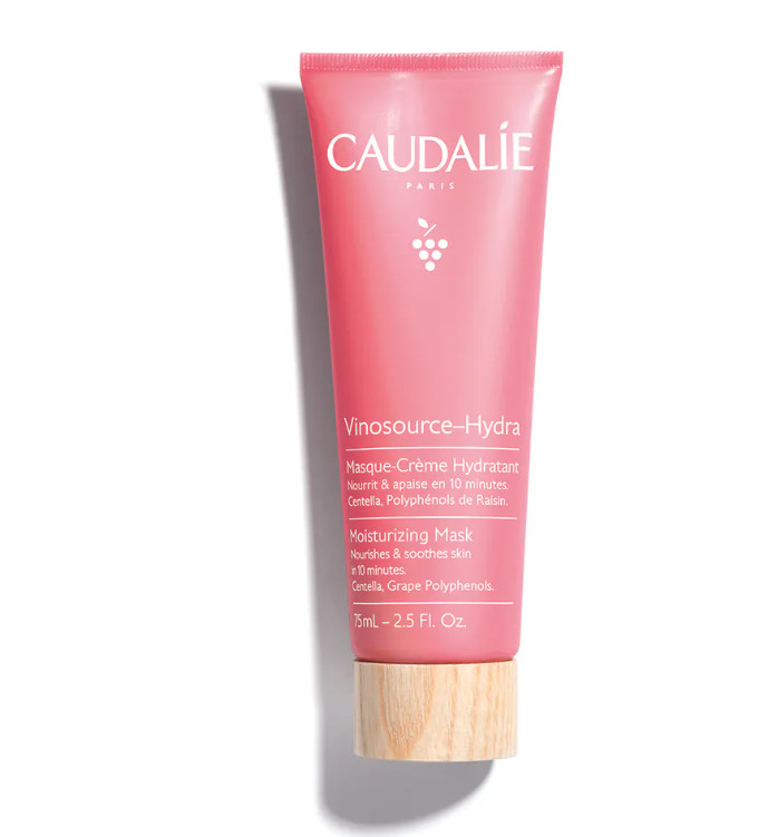 CAULADIE Mascarilla-Crema Hidratante Vinosource-Hydra ipo de piel : Todo tipo de pieles Necesita : Hidratación & Pieles sensibles Ingredientes clave : Agua de uva bio, Polifenoles, Centella asiática bio Textura : Mascarilla Use : dos veces a la semana ¿Qué es? La Mascarilla-Crema Hidratante ofrece un auténtico baño de hidratación a tu piel. Nutre intensamente y calma las pieles secas, incluso las más sensibles. Después de la aplicación, la piel está más suave, más flexible y protegida contra la deshidratación de manera duradera.
