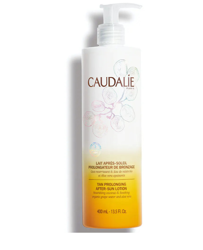 CAULADIE LOCIÓN AFTER-SUN PROLONGADORA DEL BRONCEADO DESCRIPCIÓN Enriquecida con aceite de coco nutritivo, agua de uva calmante y extracto de aloe vera hidratante, la Loción After-Sun Prolongadora del Bronceado repara y calma la piel del rostro y del cuerpo después de cada exposición al sol. El bronceado es más luminoso y duradero. Su textura aterciopelada no pegajosa penetra fácilmente y proporciona una sensación inmediata de frescor y suavidad. Su fragancia cálida con notas de agua de coco y de monoi deja la piel delicadamente perfumada. Beneficios: Repara y calma la piel Hidrata y nutre Prolonga el bronceado de manera duradera Perfuma delicadamente