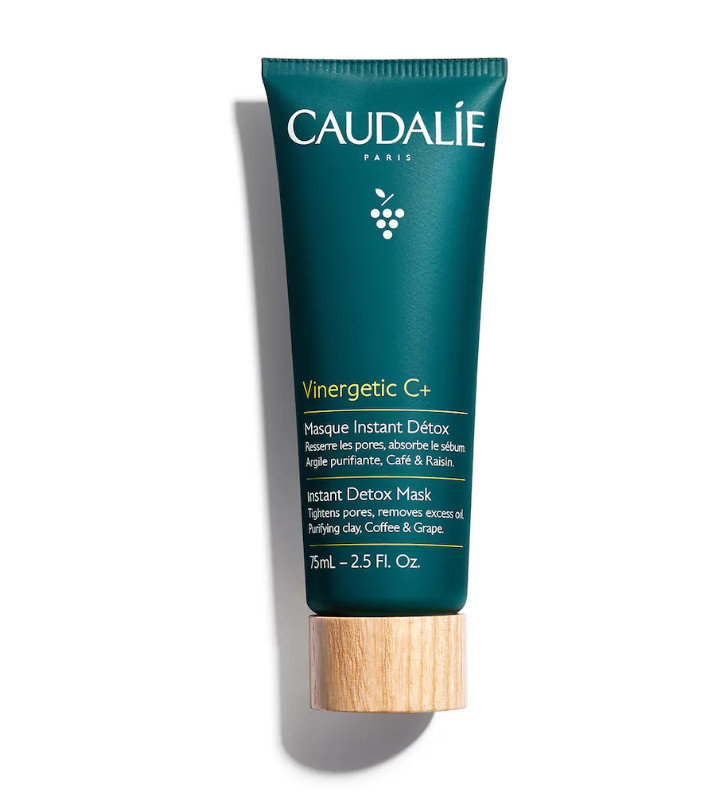 CAULADIE Mascarilla Instant Detox Vinergetic C+ Tipo de piel : Todo tipo de pieles Necesita : Destoxificante Ingredientes clave : Arcilla rosa, Extracto de café, Orujo de uva bio Textura : Mascarilla Use : dos veces a la semana ¿Qué es? La Mascarilla Instant Detox Vinergetic C+ limpia la piel de todas sus impurezas, elimina el exceso de sebo y minimiza los poros. El cutis queda fresco, nítido y resplandeciente.