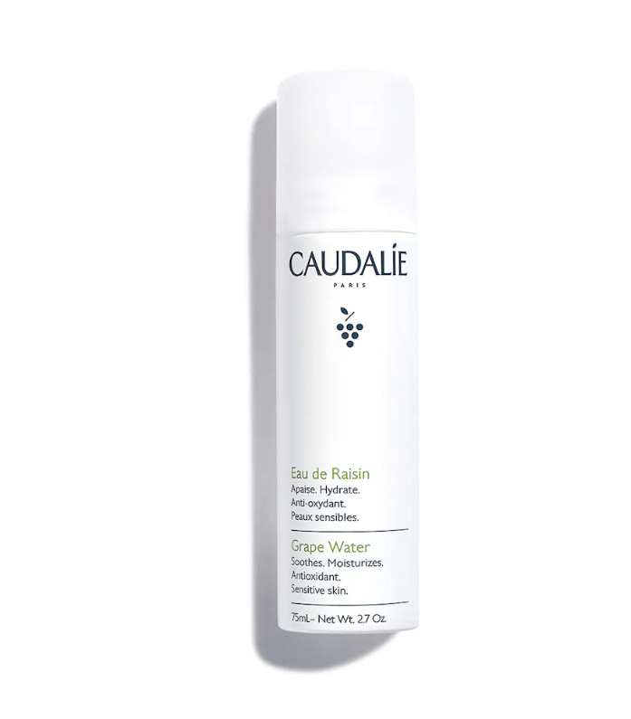 Tipo de piel : Todo tipo de pieles Necesita : Hidratante Ingredientes clave : Agua de uva bio Textura : Bruma Use : En cualquier momento del día ¿Qué es? Formulada para las pieles más sensibles, el Agua de Uva calma e hidrata intensamente. Antioxidante y prebiótica, lucha contra los radicales libres responsables del envejecimiento cutáneo, refuerza y reequilibra la microbiota cutánea para que la piel esté visiblemente más sana.