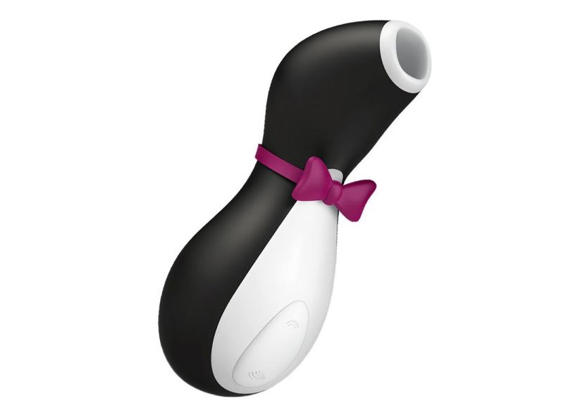 El modelo con traje Penguin, combina la revolucionaria tecnología Air-Pulse de Satisfyer con un diseño encantador y divertido. Penguin es perfecto para principiantes y un compañero de viaje extraordinariamente ligero.   Estimula el clítoris utilizando intensas ondas de presión sin contacto directo, además, ha sido fabricado con silicona médica suave que resulta muy agradable e higiénico para la piel.